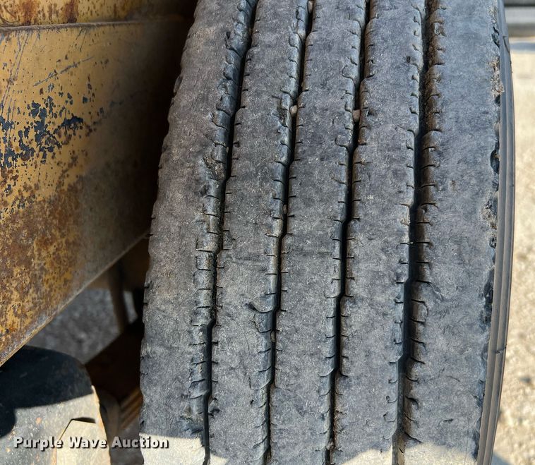 image for item DQ2210 2000 Belshe DP-18  equipment trailer