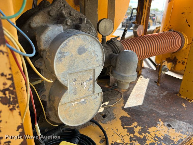 image for item DQ2211 1999 Vac-Tron PMD-00  vacuum excavator