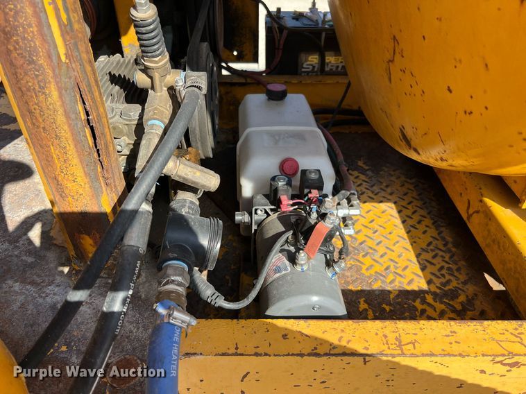 image for item DQ2211 1999 Vac-Tron PMD-00  vacuum excavator