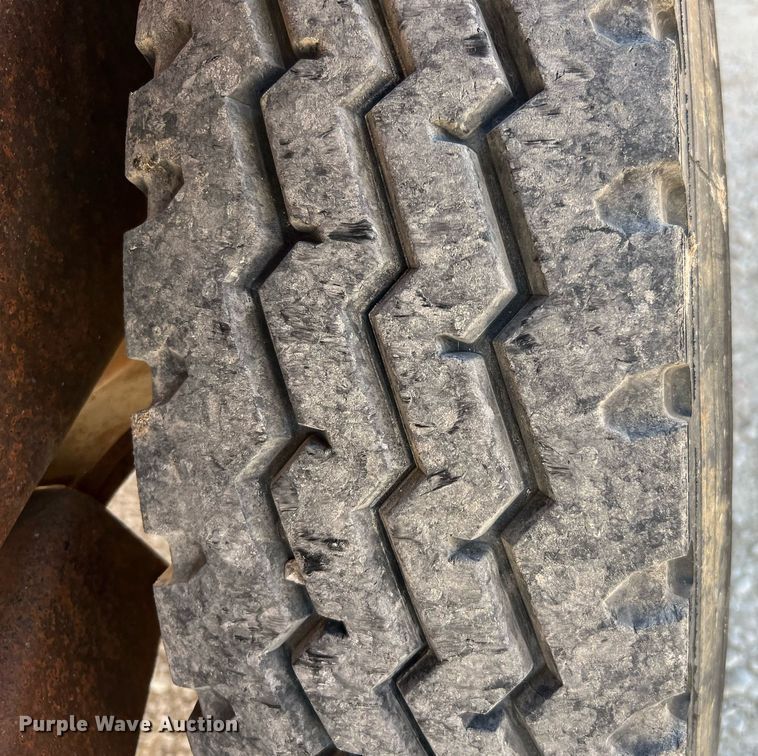 image for item DQ2211 1999 Vac-Tron PMD-00  vacuum excavator