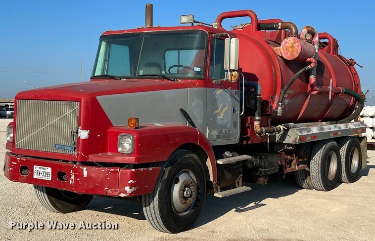 image for item DQ2213 1995 White GMC  vacuum truck