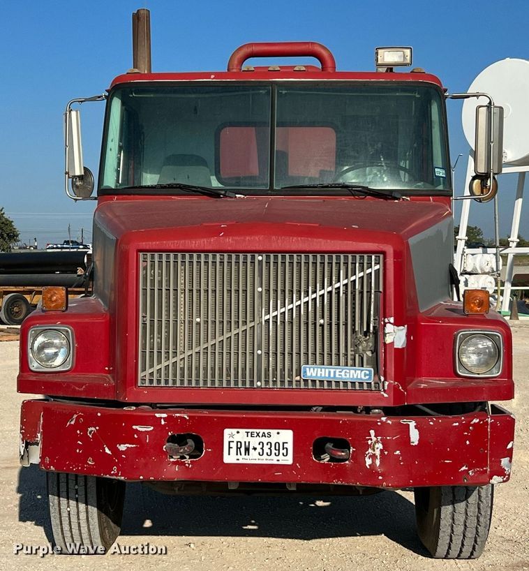 image for item DQ2213 1995 White GMC  vacuum truck