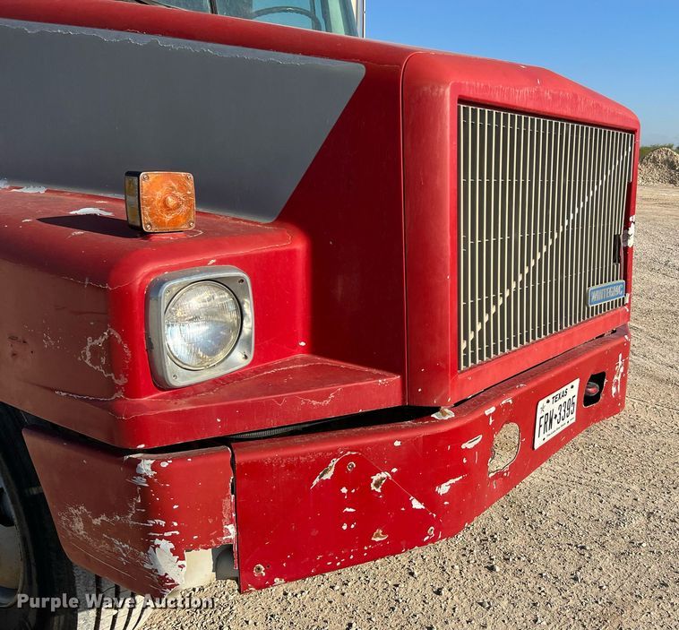 image for item DQ2213 1995 White GMC  vacuum truck