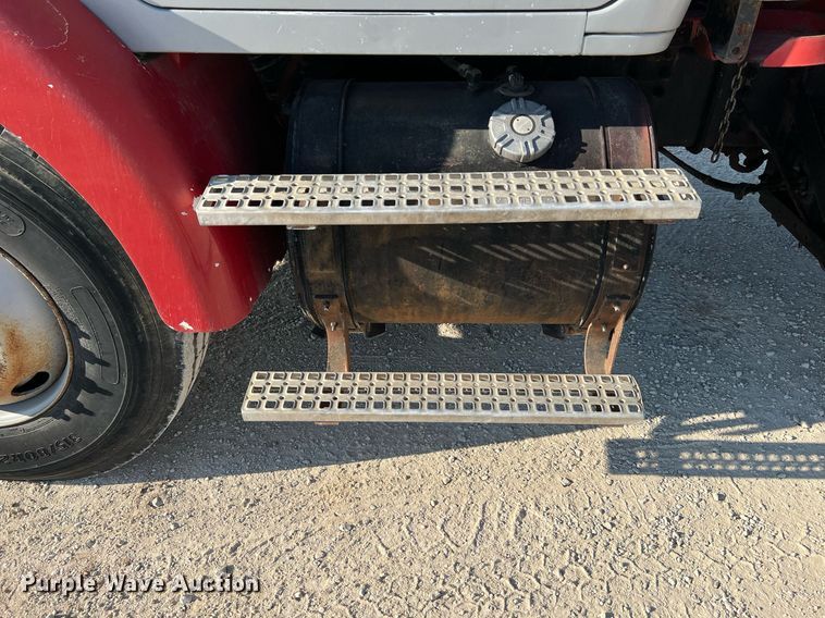 image for item DQ2213 1995 White GMC  vacuum truck