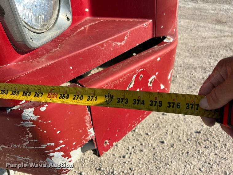 image for item DQ2213 1995 White GMC  vacuum truck