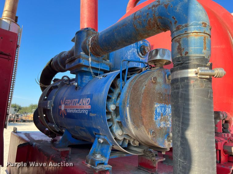 image for item DQ2213 1995 White GMC  vacuum truck