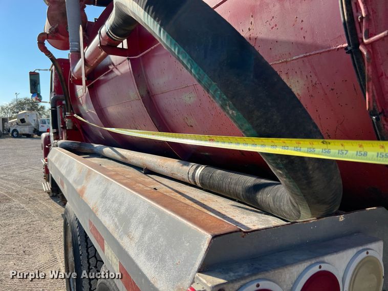 image for item DQ2213 1995 White GMC  vacuum truck