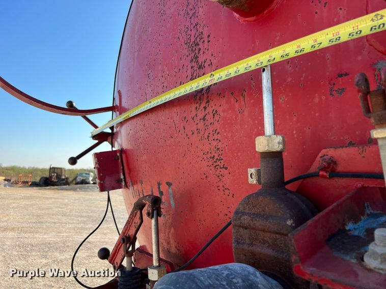 image for item DQ2213 1995 White GMC  vacuum truck