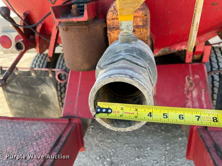 image for item DQ2213 1995 White GMC  vacuum truck