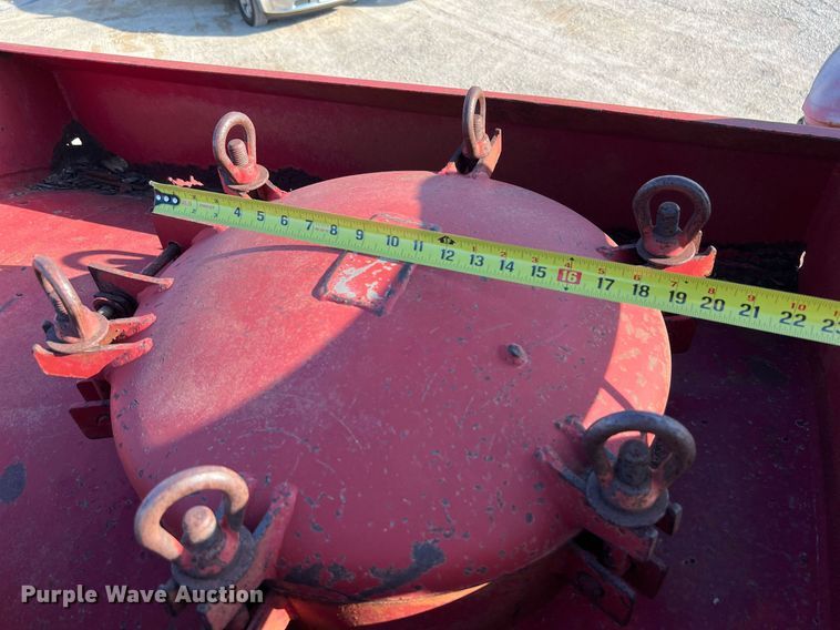 image for item DQ2213 1995 White GMC  vacuum truck