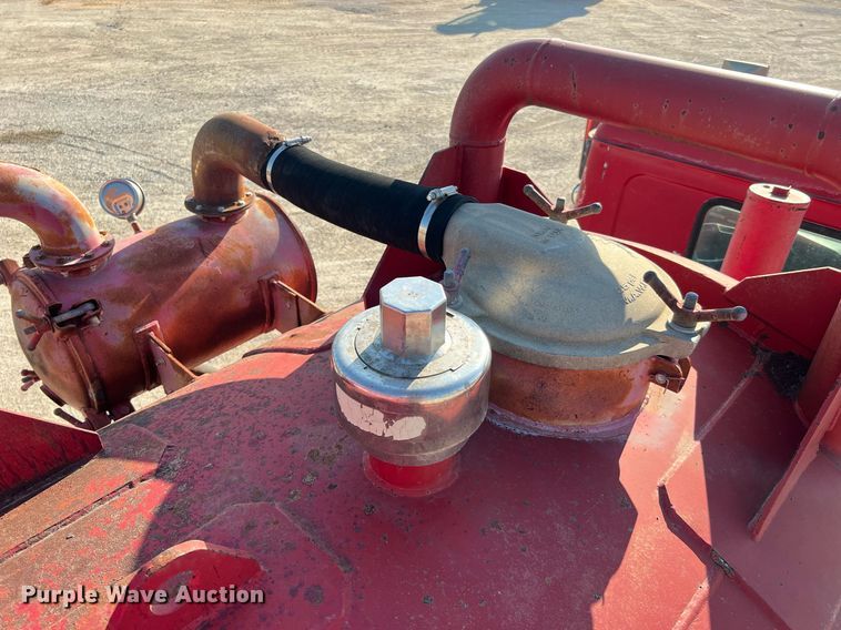 image for item DQ2213 1995 White GMC  vacuum truck