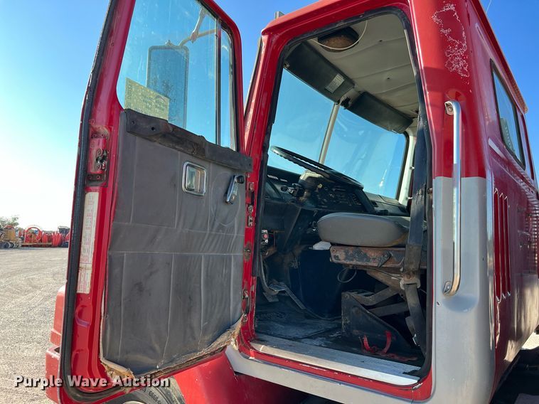 image for item DQ2213 1995 White GMC  vacuum truck