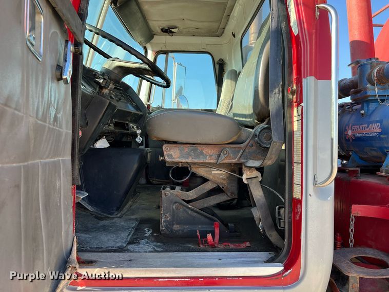 image for item DQ2213 1995 White GMC  vacuum truck