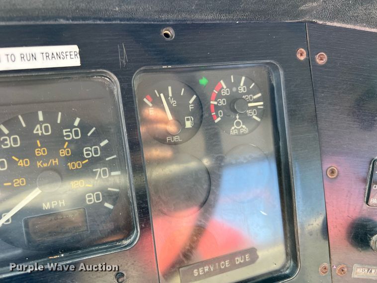 image for item DQ2213 1995 White GMC  vacuum truck