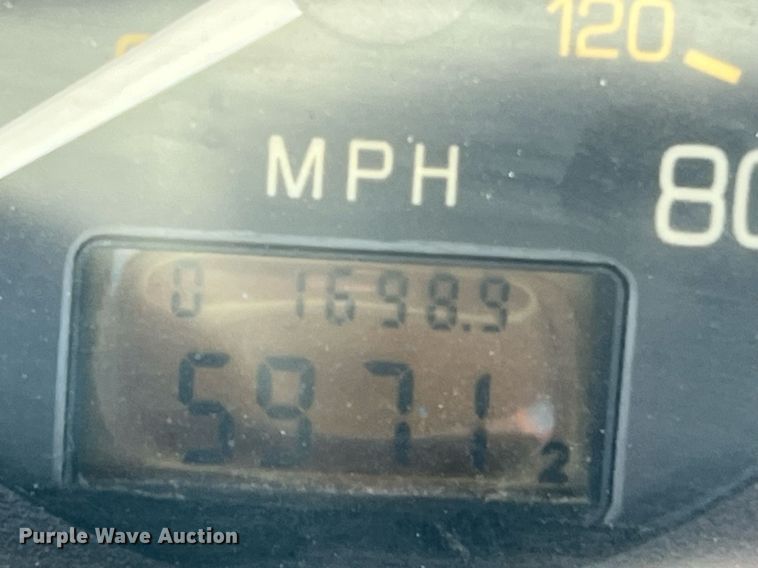 image for item DQ2213 1995 White GMC  vacuum truck