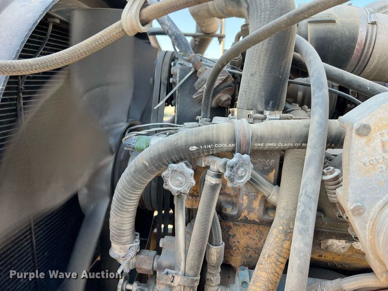 image for item DQ2213 1995 White GMC  vacuum truck