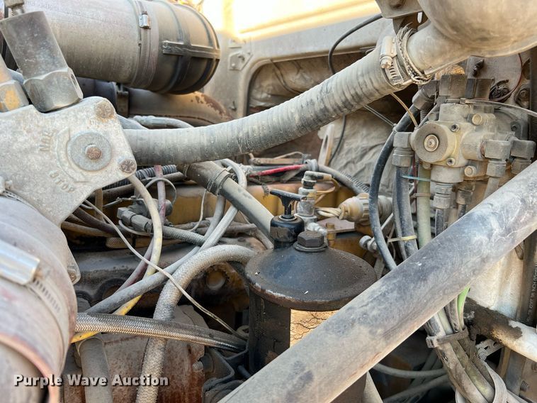 image for item DQ2213 1995 White GMC  vacuum truck