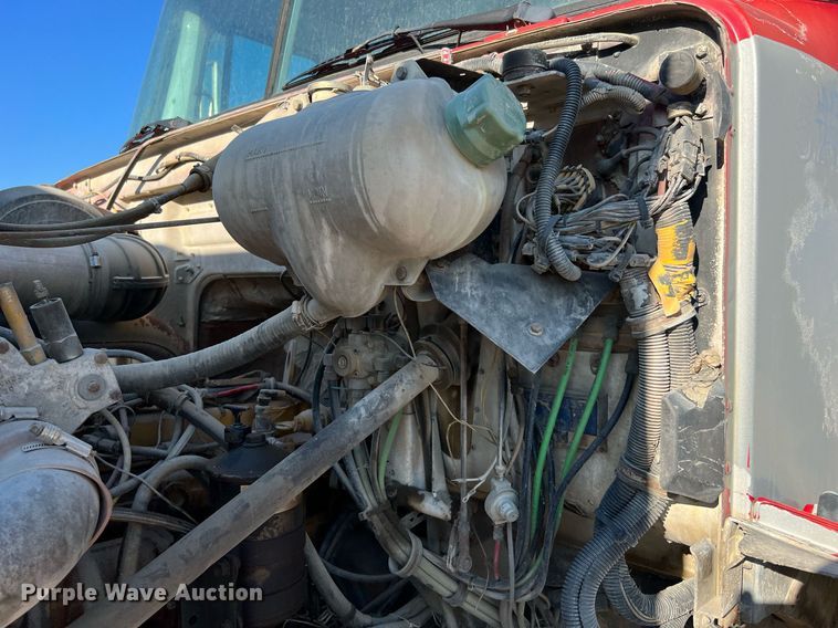 image for item DQ2213 1995 White GMC  vacuum truck