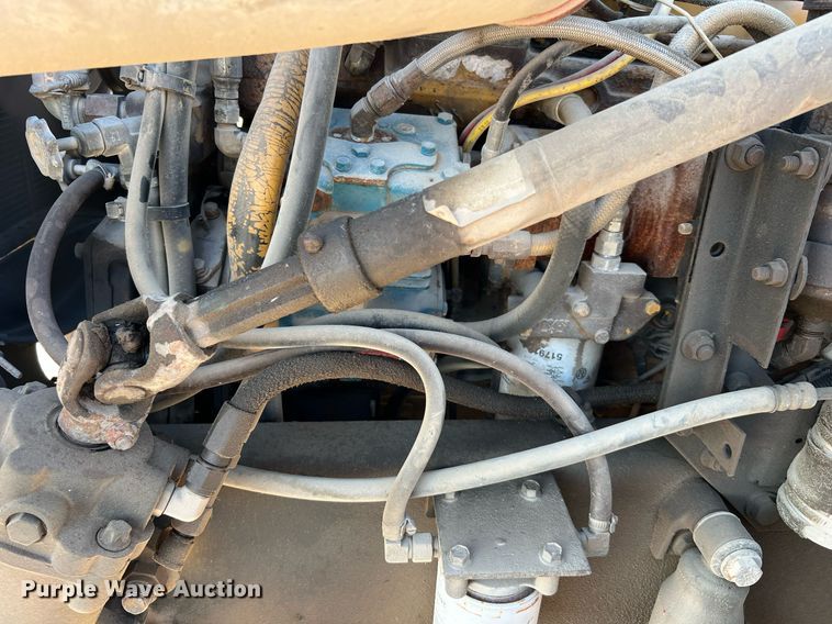 image for item DQ2213 1995 White GMC  vacuum truck