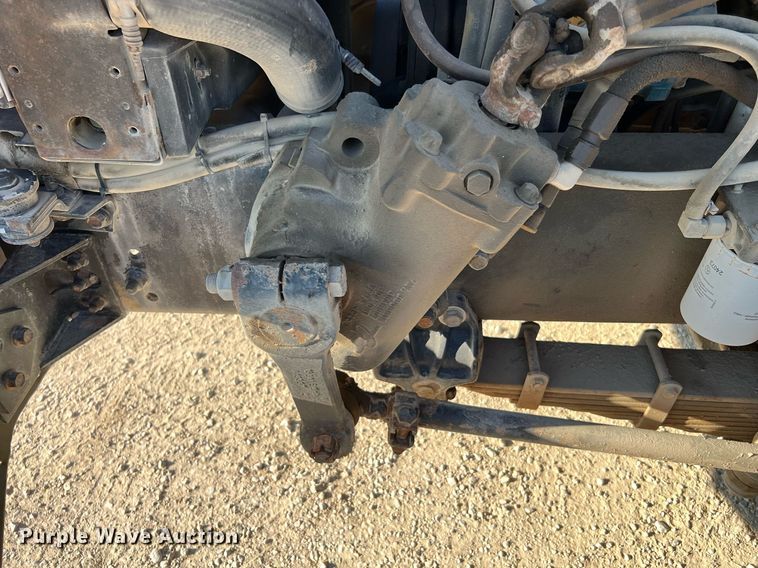 image for item DQ2213 1995 White GMC  vacuum truck