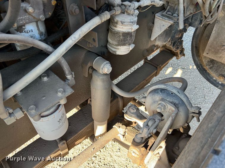 image for item DQ2213 1995 White GMC  vacuum truck