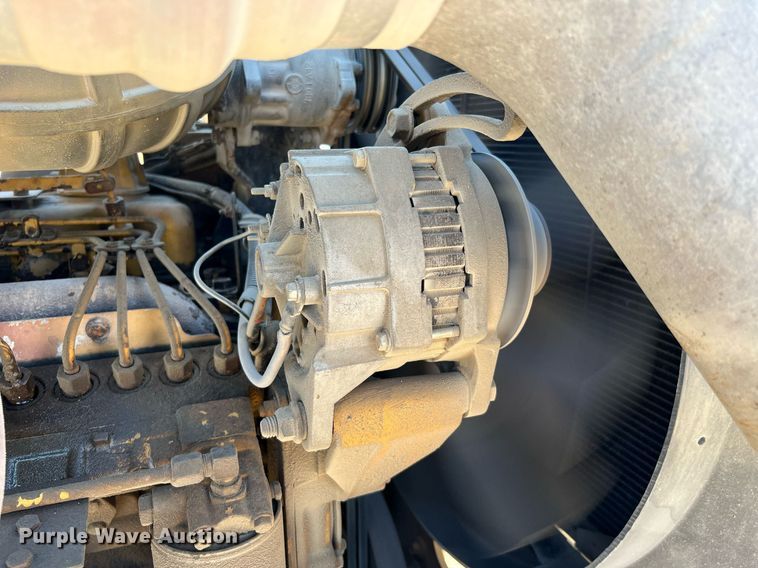 image for item DQ2213 1995 White GMC  vacuum truck