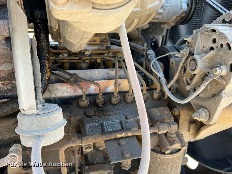 image for item DQ2213 1995 White GMC  vacuum truck