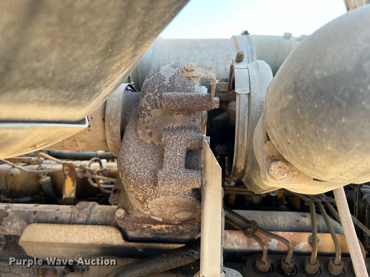 image for item DQ2213 1995 White GMC  vacuum truck