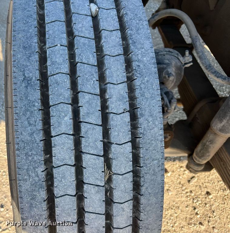 image for item DQ2213 1995 White GMC  vacuum truck