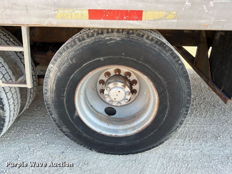 image for item DQ2213 1995 White GMC  vacuum truck