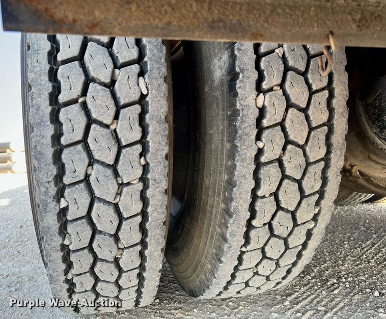 image for item DQ2213 1995 White GMC  vacuum truck