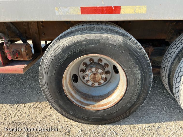 image for item DQ2213 1995 White GMC  vacuum truck