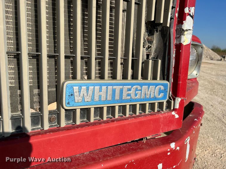 image for item DQ2213 1995 White GMC  vacuum truck