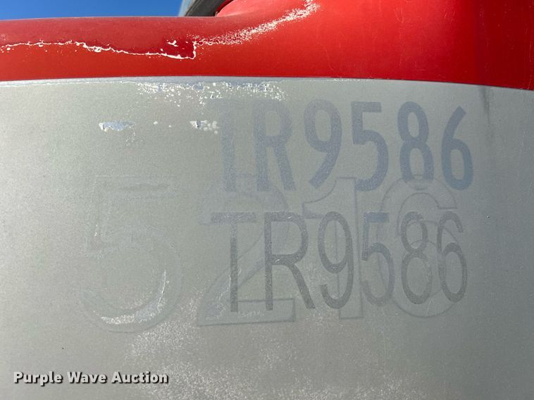 image for item DQ2213 1995 White GMC  vacuum truck