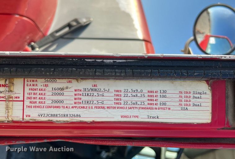 image for item DQ2213 1995 White GMC  vacuum truck