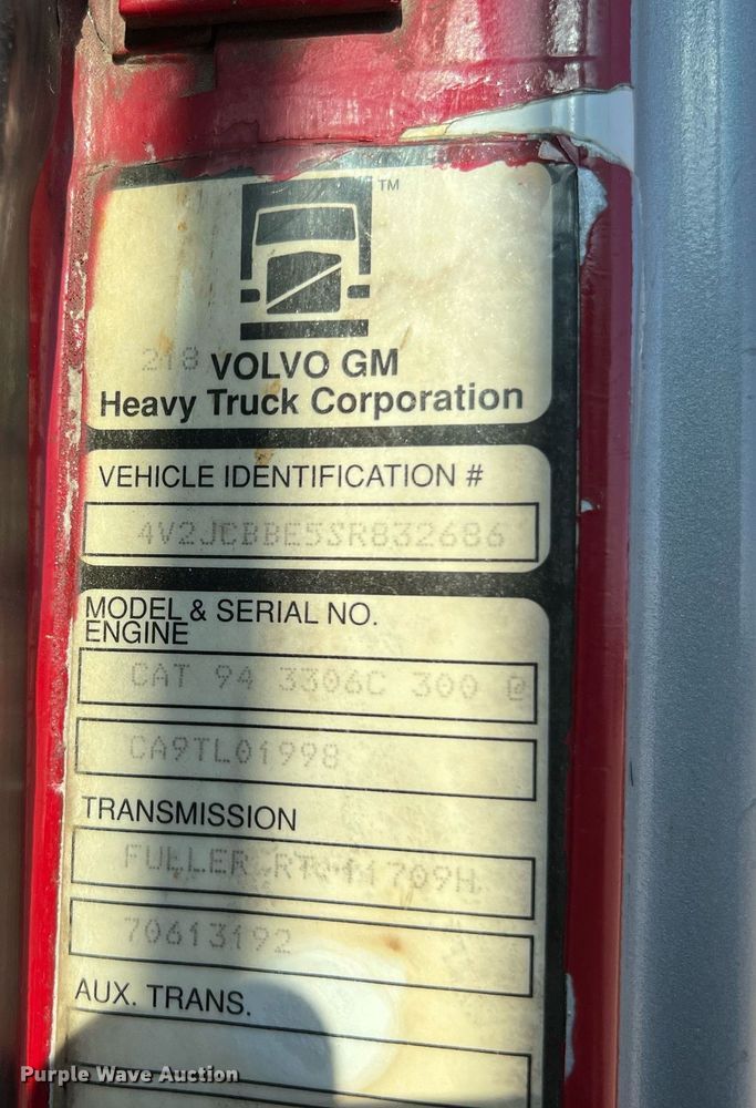 image for item DQ2213 1995 White GMC  vacuum truck