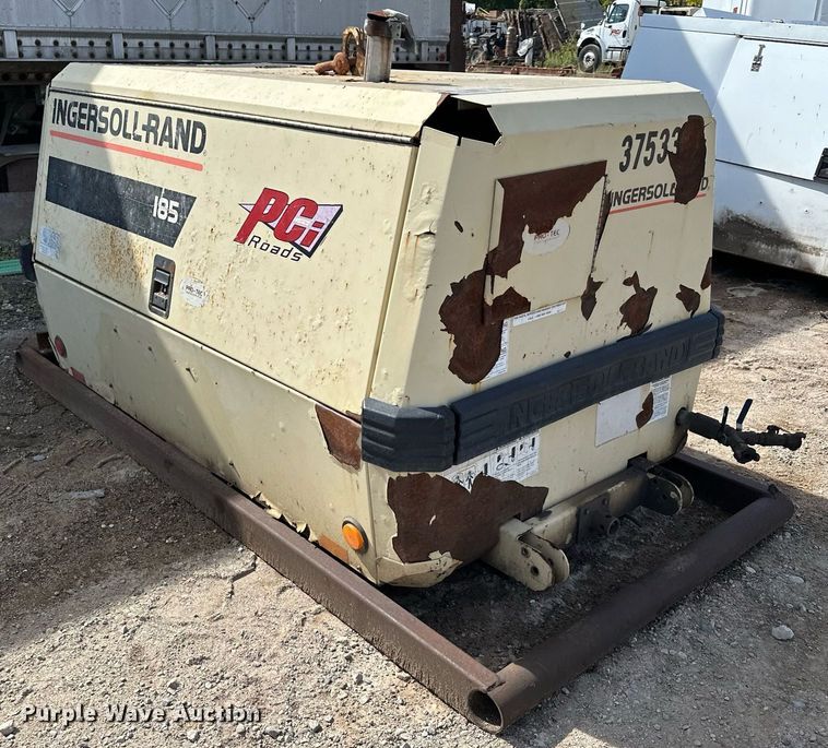 image for item DQ7374 2000 Ingersoll Rand P185  air compressor