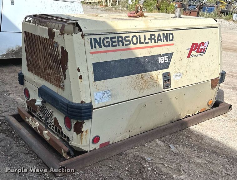image for item DQ7374 2000 Ingersoll Rand P185  air compressor