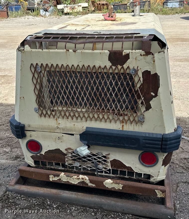 image for item DQ7374 2000 Ingersoll Rand P185  air compressor
