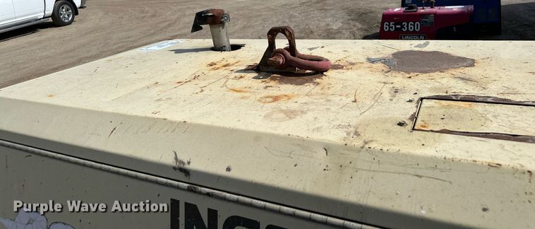 image for item DQ7374 2000 Ingersoll Rand P185  air compressor