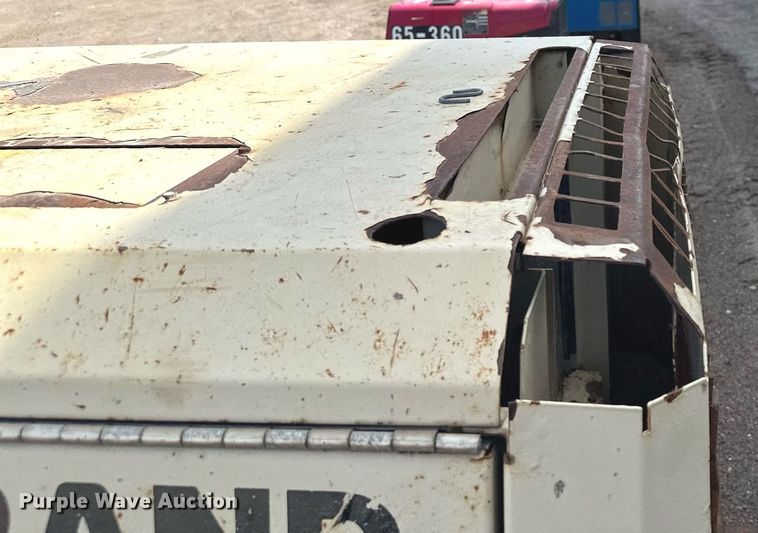 image for item DQ7374 2000 Ingersoll Rand P185  air compressor