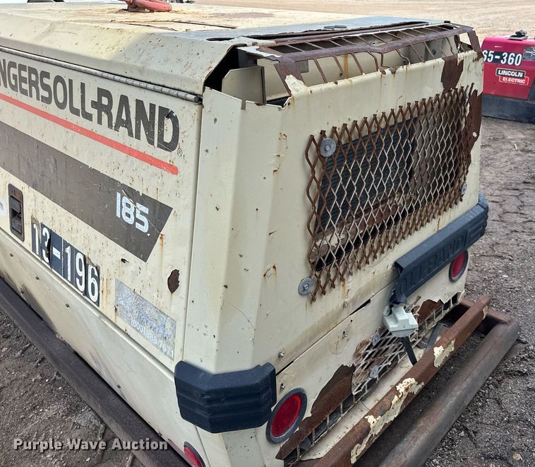 image for item DQ7374 2000 Ingersoll Rand P185  air compressor