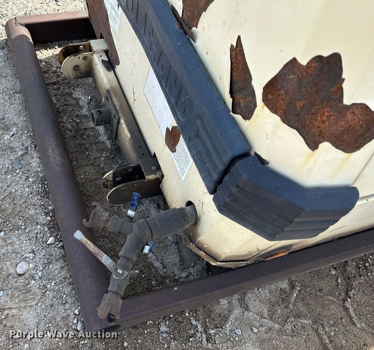 image for item DQ7374 2000 Ingersoll Rand P185  air compressor