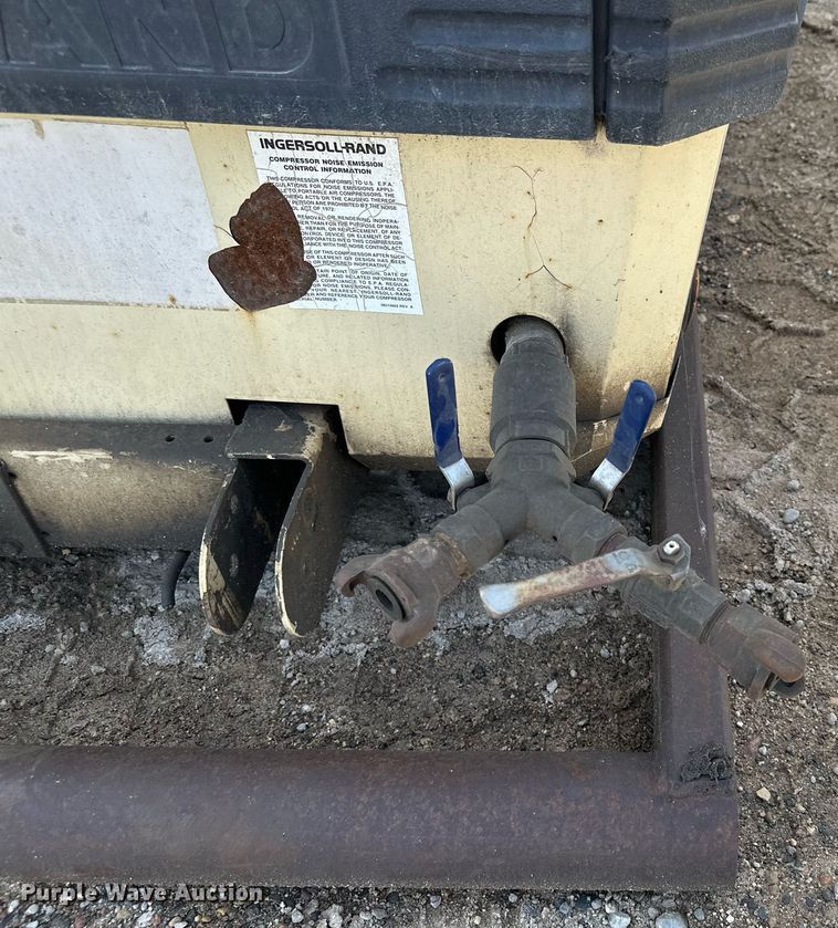 image for item DQ7374 2000 Ingersoll Rand P185  air compressor