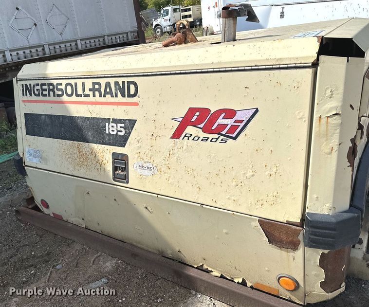image for item DQ7374 2000 Ingersoll Rand P185  air compressor