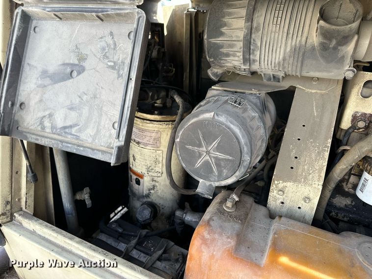 image for item DQ7374 2000 Ingersoll Rand P185  air compressor