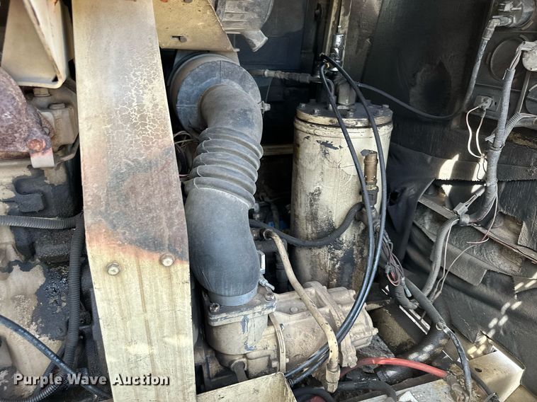 image for item DQ7374 2000 Ingersoll Rand P185  air compressor