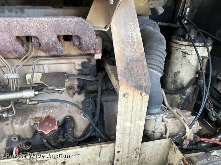 image for item DQ7374 2000 Ingersoll Rand P185  air compressor