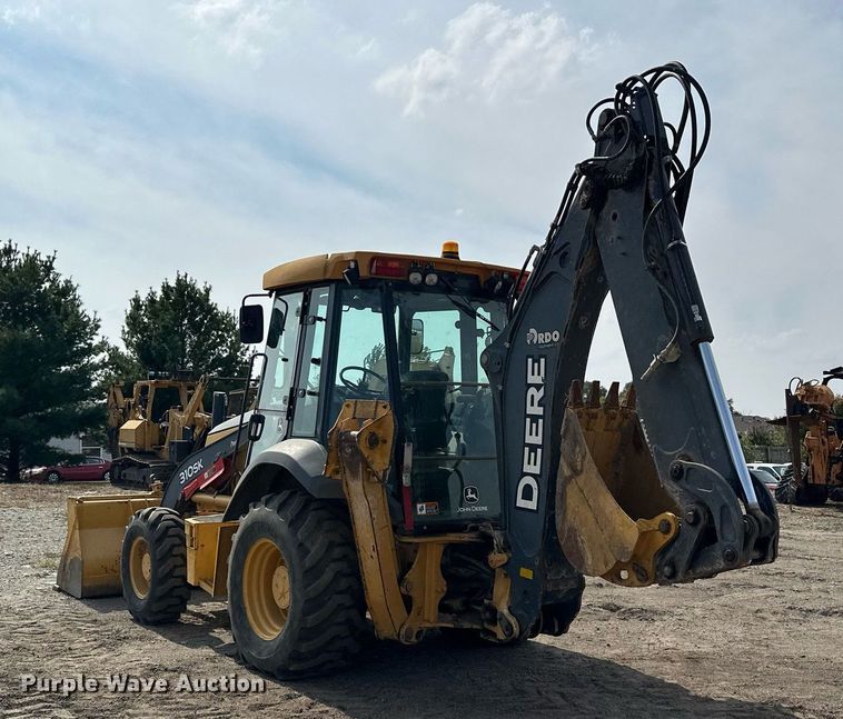 image for item DQ7377 2014 John Deere 310SK  backhoe