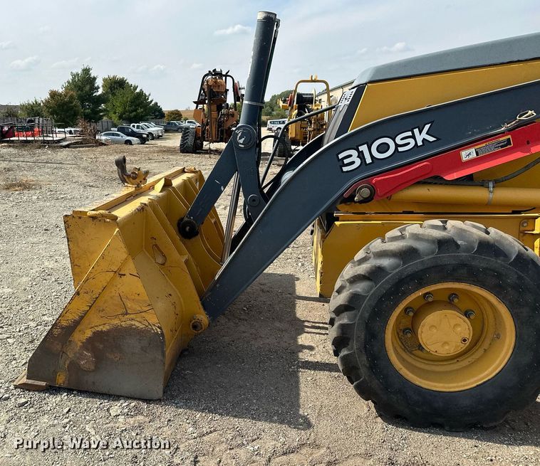 image for item DQ7377 2014 John Deere 310SK  backhoe